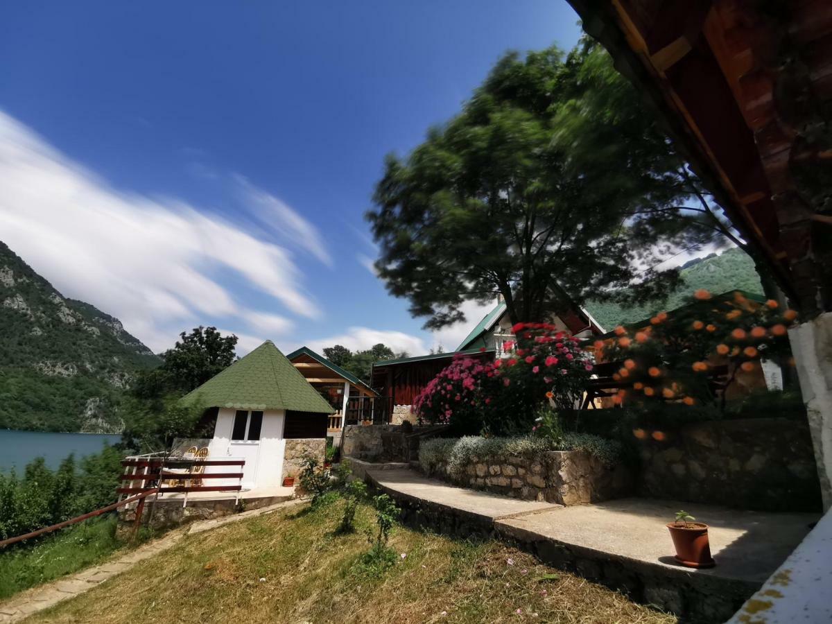 B&B Konak Плужине Экстерьер фото