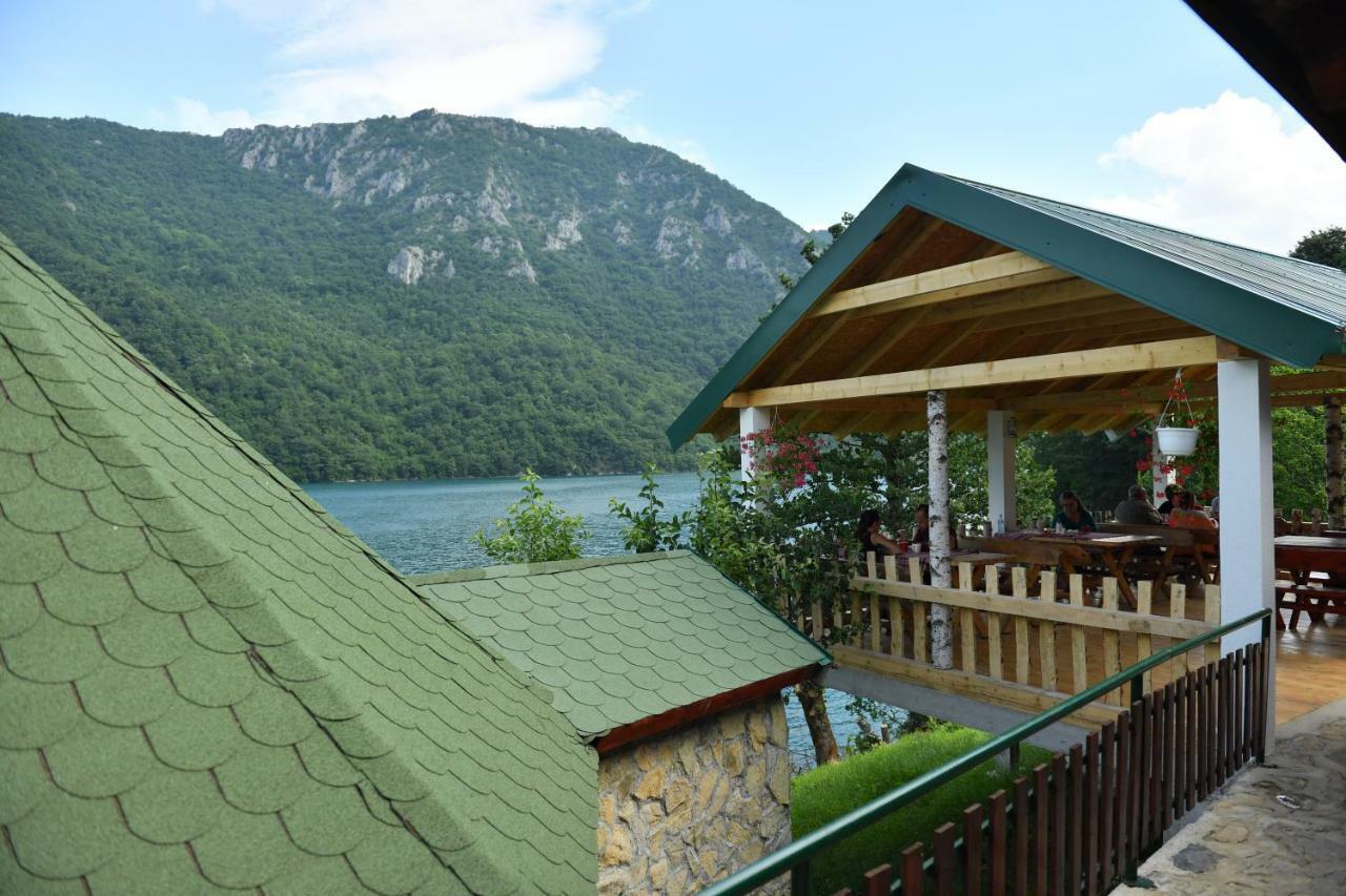 B&B Konak Плужине Экстерьер фото