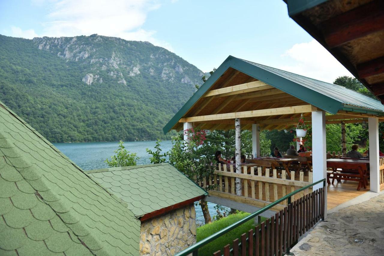B&B Konak Плужине Экстерьер фото